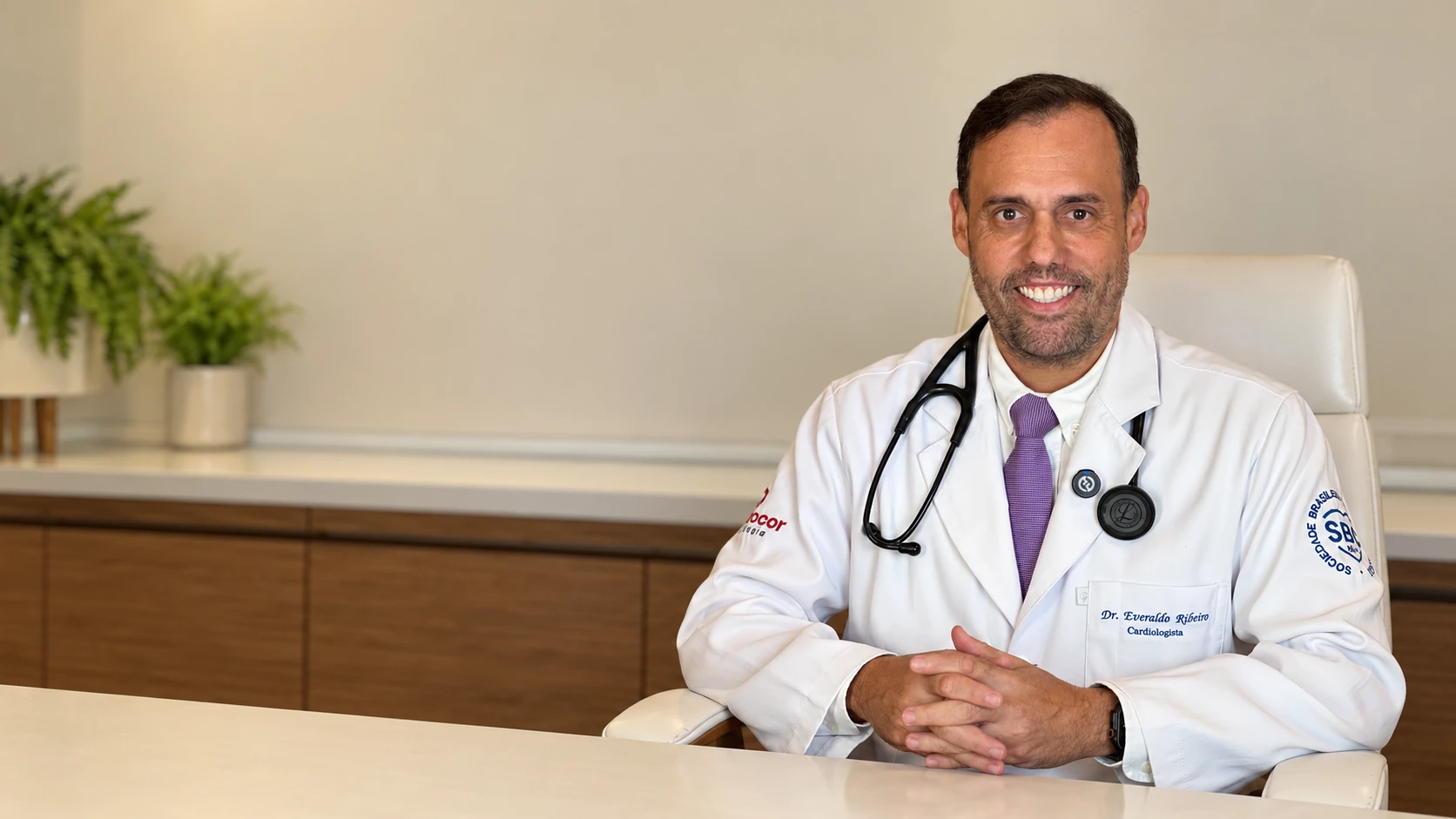 Médico da Centrocor no consultório